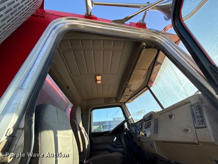 image for item EC4532 2006 Peterbilt 335 water truck