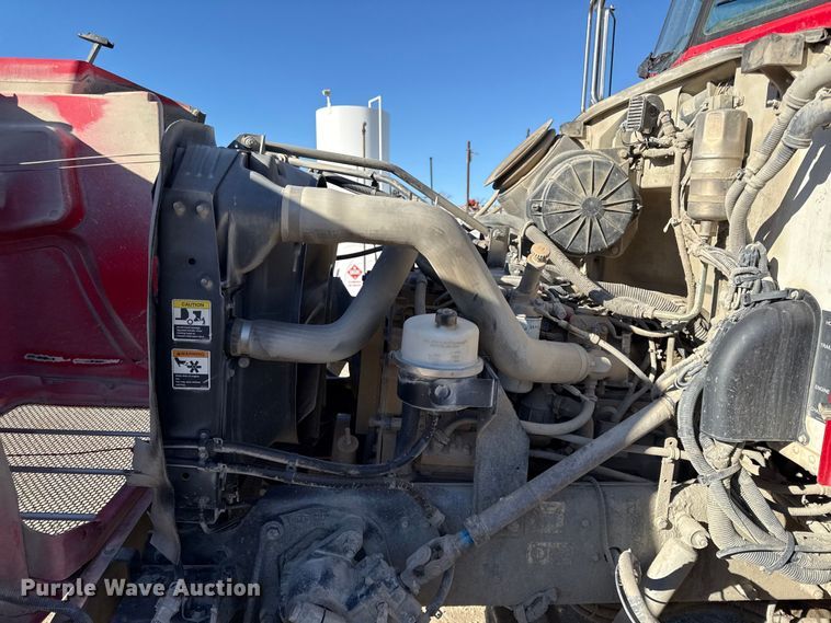 image for item EC4532 2006 Peterbilt 335 water truck