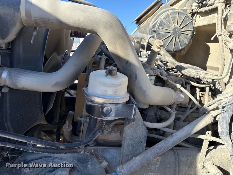 image for item EC4532 2006 Peterbilt 335 water truck