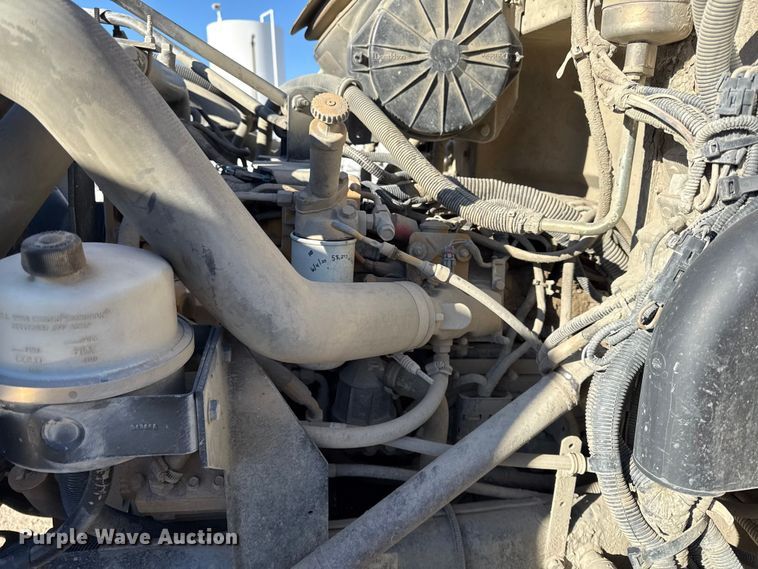 image for item EC4532 2006 Peterbilt 335 water truck