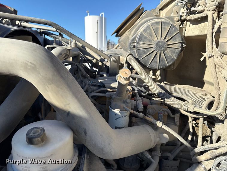 image for item EC4532 2006 Peterbilt 335 water truck