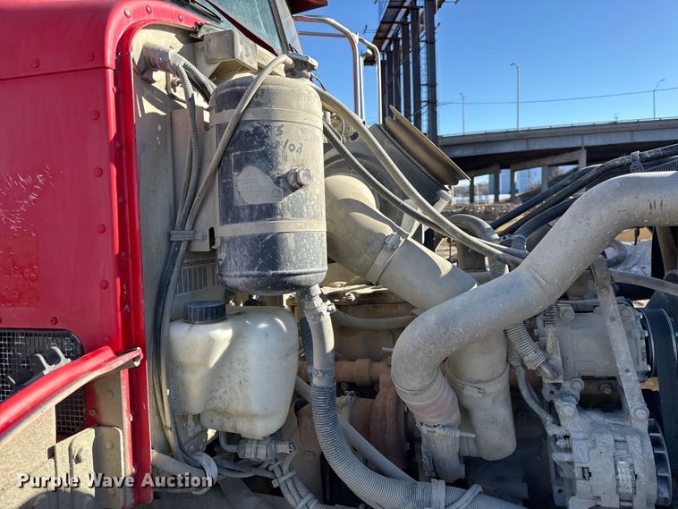 image for item EC4532 2006 Peterbilt 335 water truck