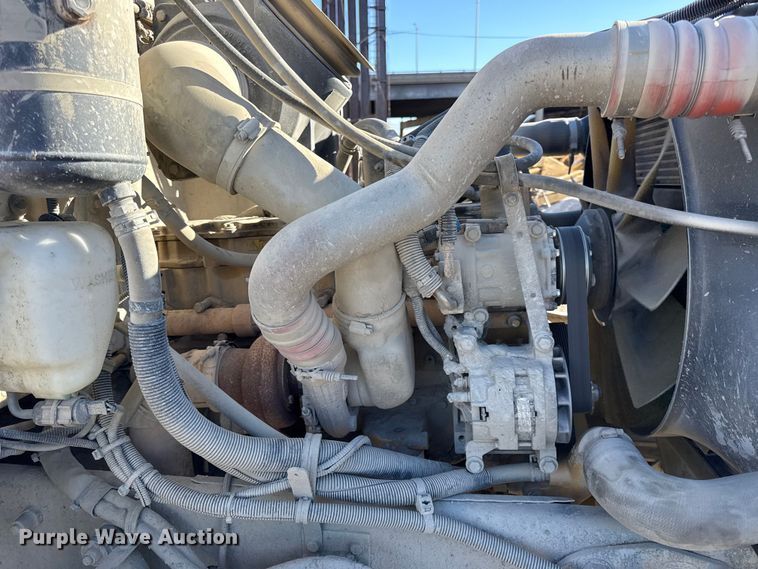 image for item EC4532 2006 Peterbilt 335 water truck