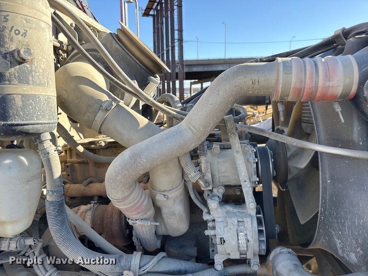 image for item EC4532 2006 Peterbilt 335 water truck