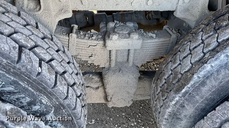 image for item EC4532 2006 Peterbilt 335 water truck