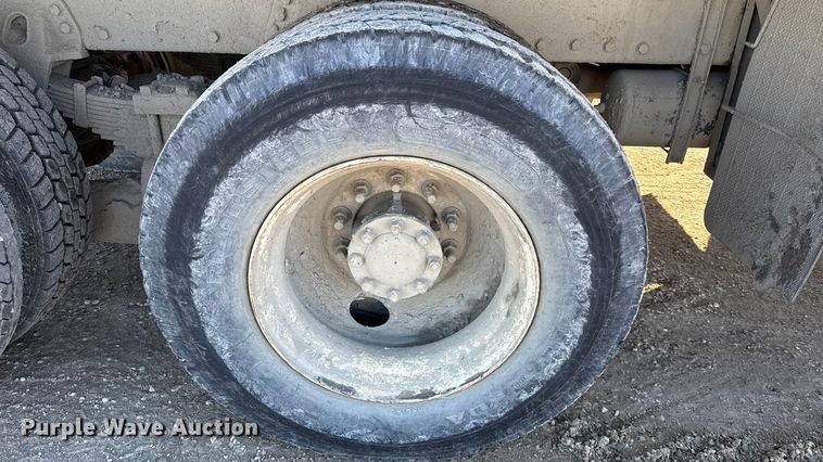 image for item EC4532 2006 Peterbilt 335 water truck