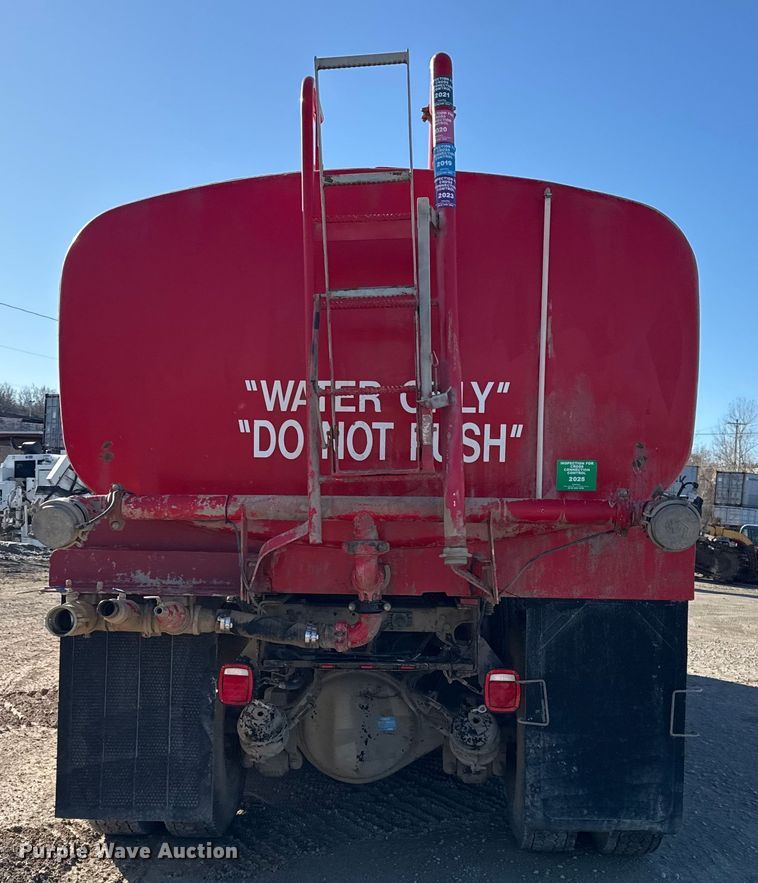 image for item EC4533 2007 Peterbilt 335 water truck