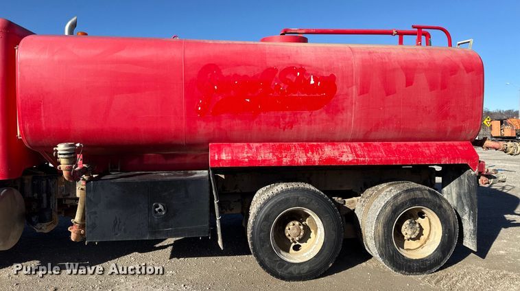 image for item EC4533 2007 Peterbilt 335 water truck