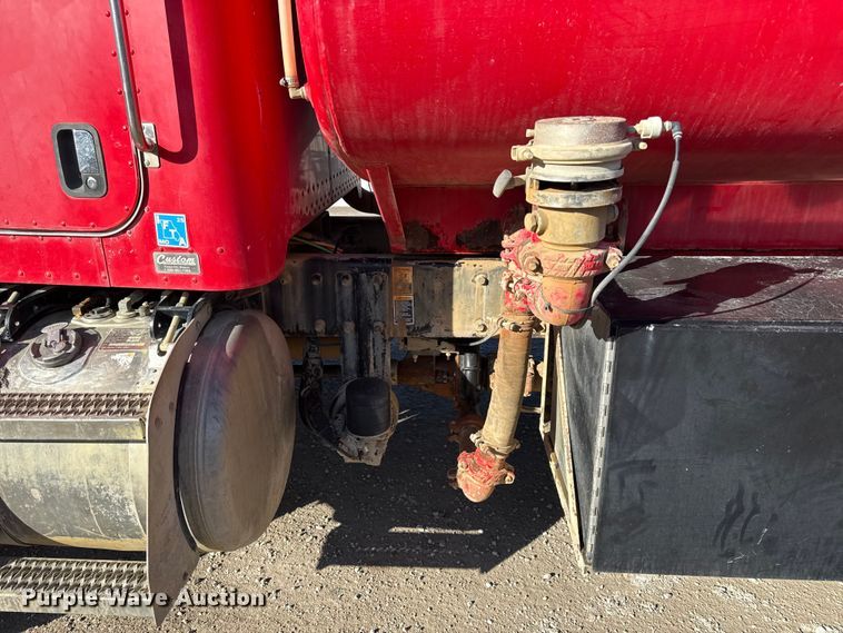 image for item EC4533 2007 Peterbilt 335 water truck