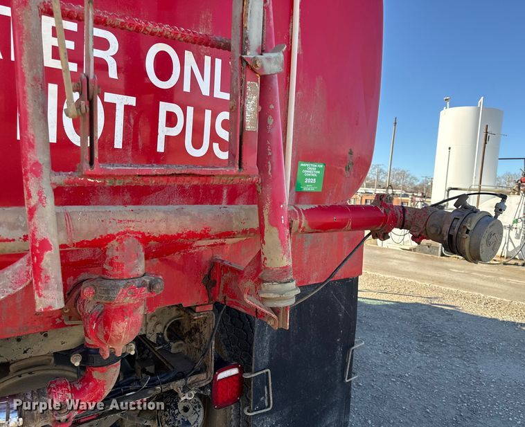 image for item EC4533 2007 Peterbilt 335 water truck