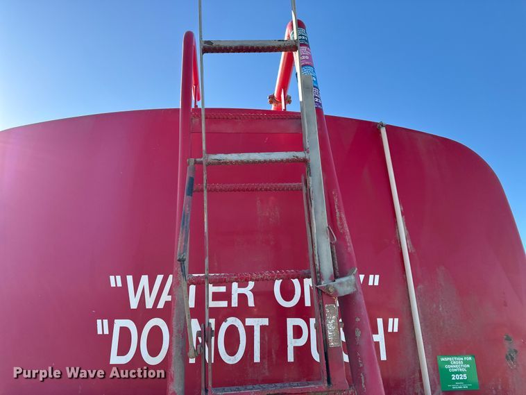 image for item EC4533 2007 Peterbilt 335 water truck