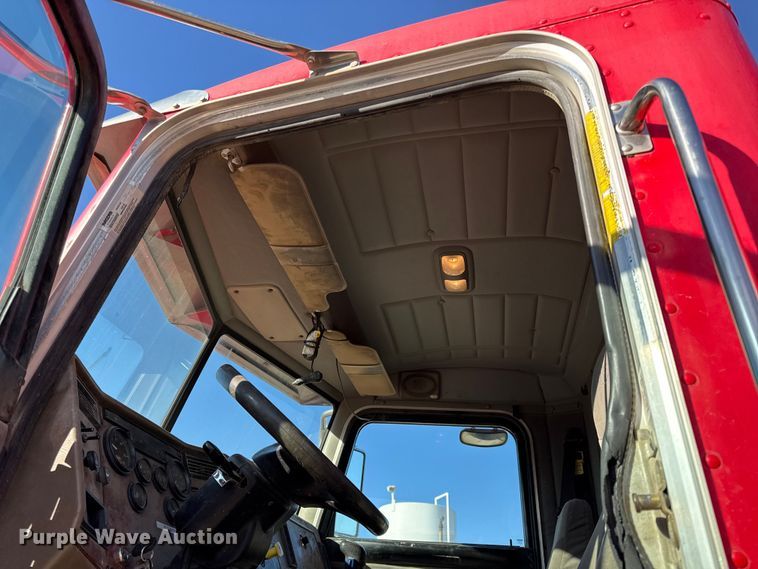 image for item EC4533 2007 Peterbilt 335 water truck