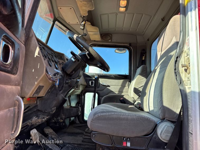 image for item EC4533 2007 Peterbilt 335 water truck