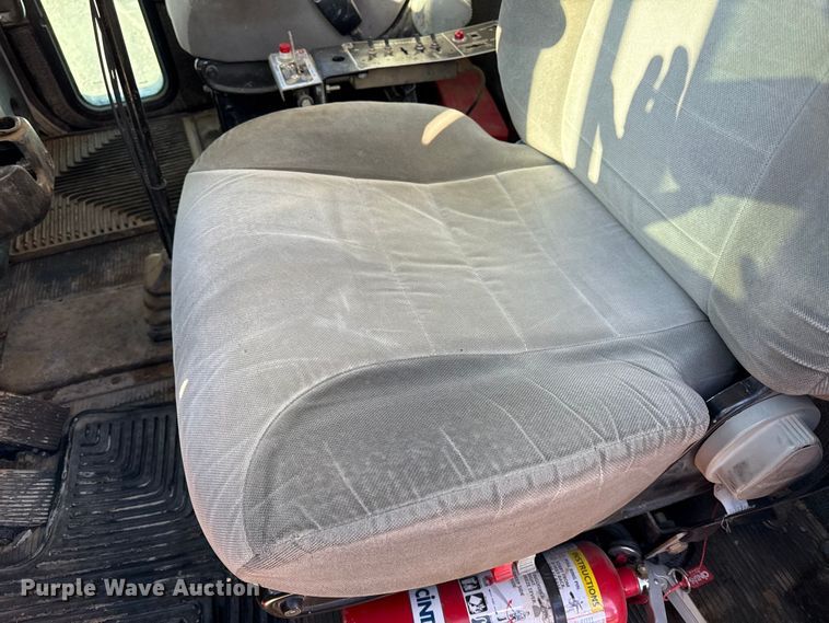 image for item EC4533 2007 Peterbilt 335 water truck