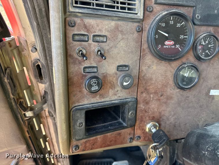 image for item EC4533 2007 Peterbilt 335 water truck