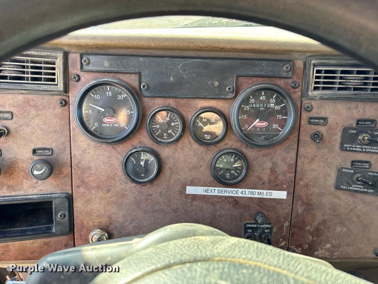 image for item EC4533 2007 Peterbilt 335 water truck