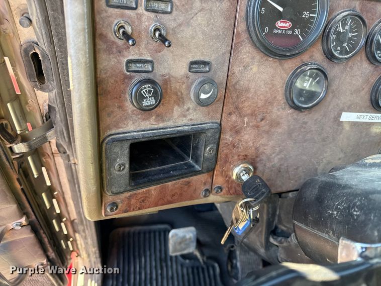 image for item EC4533 2007 Peterbilt 335 water truck