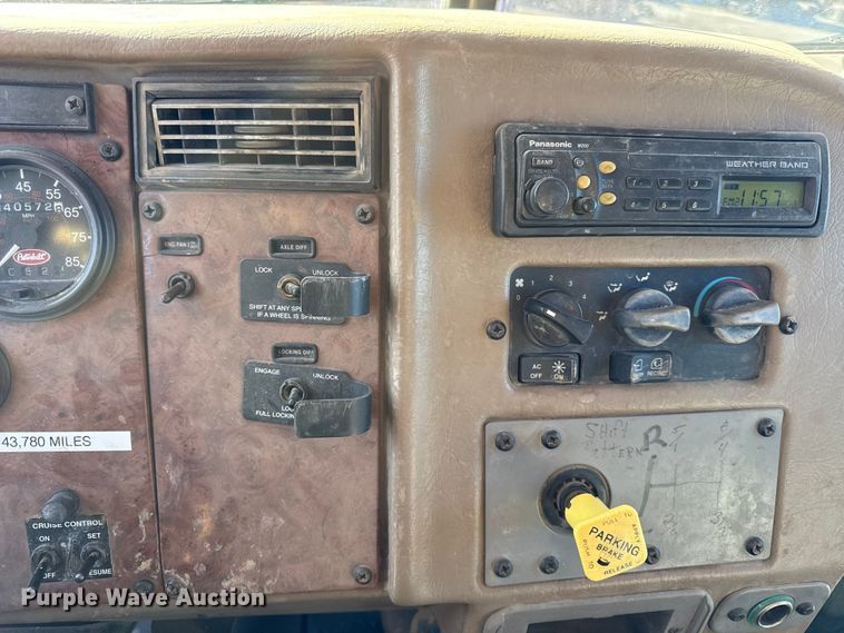 image for item EC4533 2007 Peterbilt 335 water truck