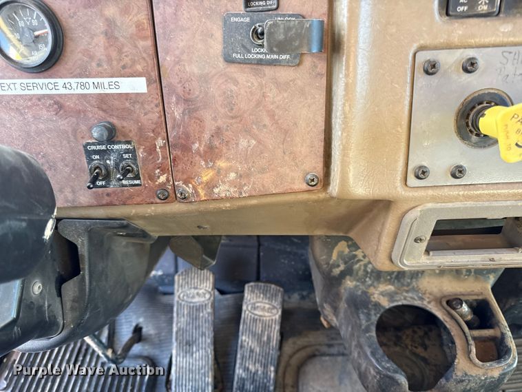 image for item EC4533 2007 Peterbilt 335 water truck