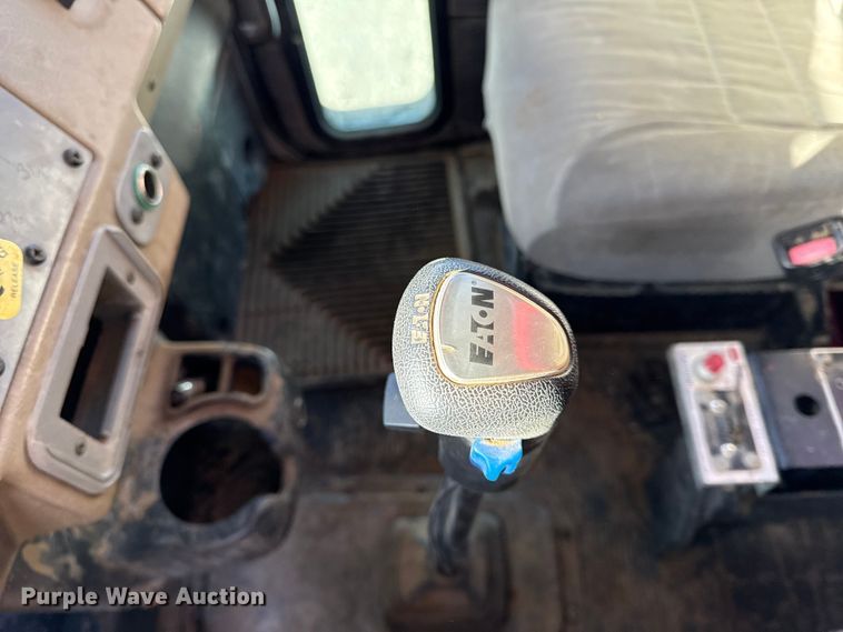 image for item EC4533 2007 Peterbilt 335 water truck