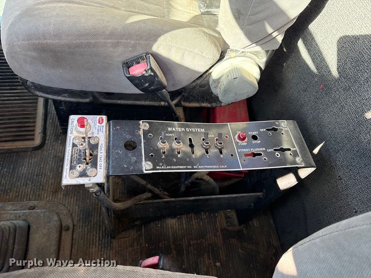 image for item EC4533 2007 Peterbilt 335 water truck