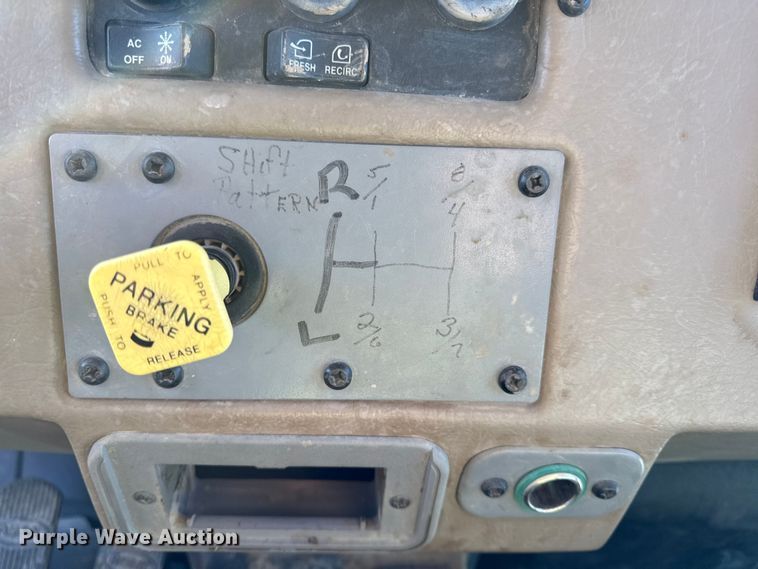 image for item EC4533 2007 Peterbilt 335 water truck