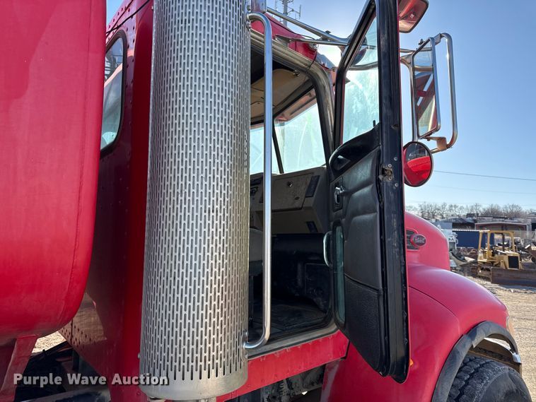image for item EC4533 2007 Peterbilt 335 water truck