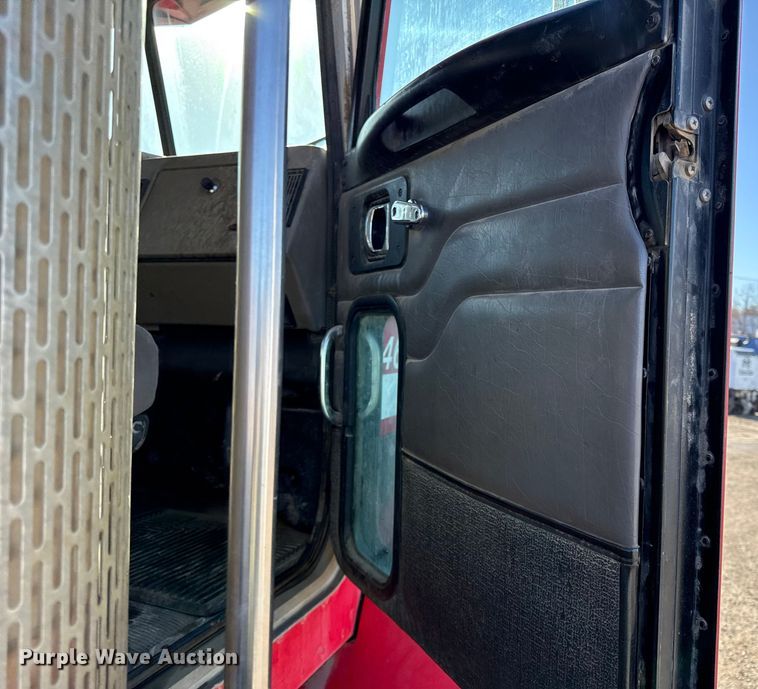 image for item EC4533 2007 Peterbilt 335 water truck