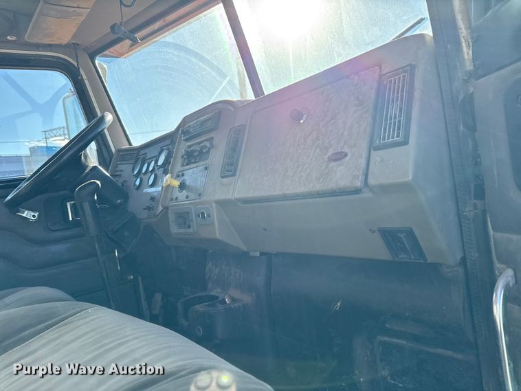 image for item EC4533 2007 Peterbilt 335 water truck