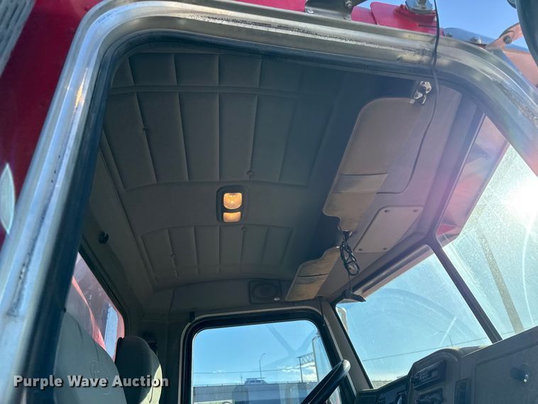 image for item EC4533 2007 Peterbilt 335 water truck