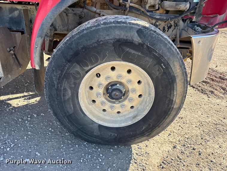 image for item EC4533 2007 Peterbilt 335 water truck