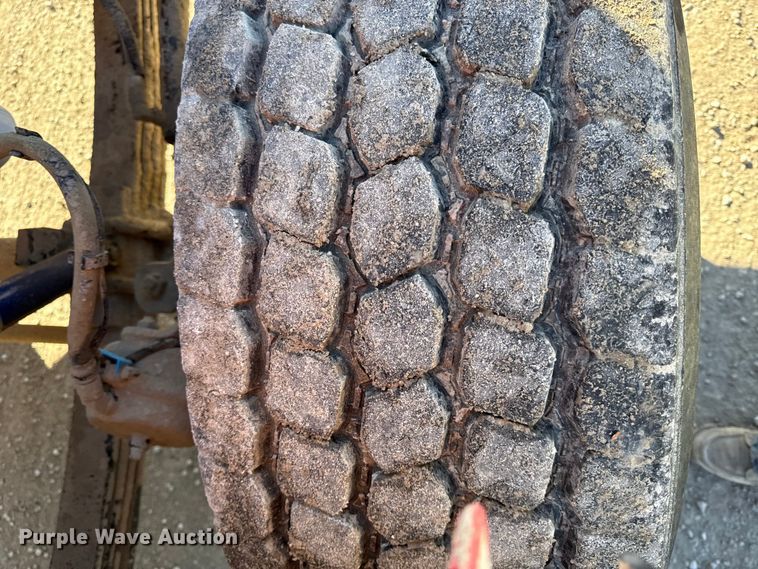 image for item EC4533 2007 Peterbilt 335 water truck