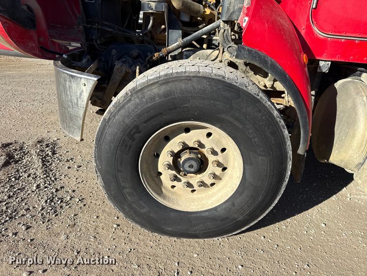 image for item EC4533 2007 Peterbilt 335 water truck