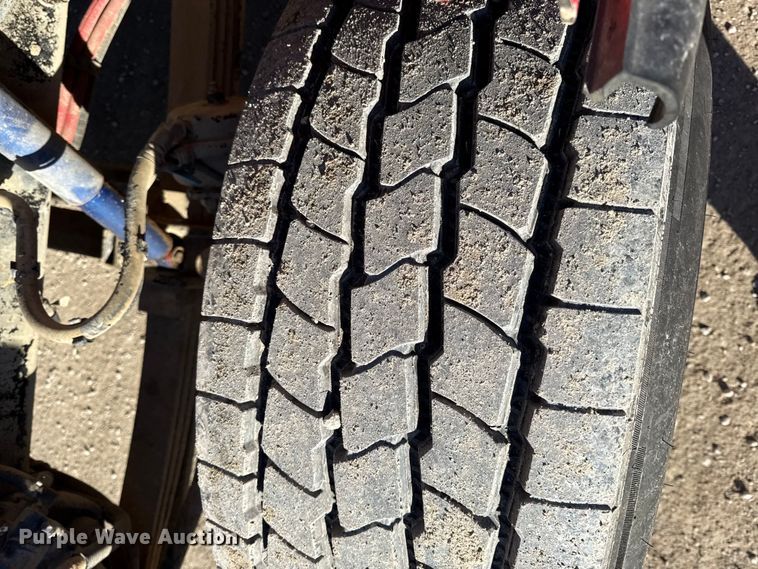 image for item EC4533 2007 Peterbilt 335 water truck