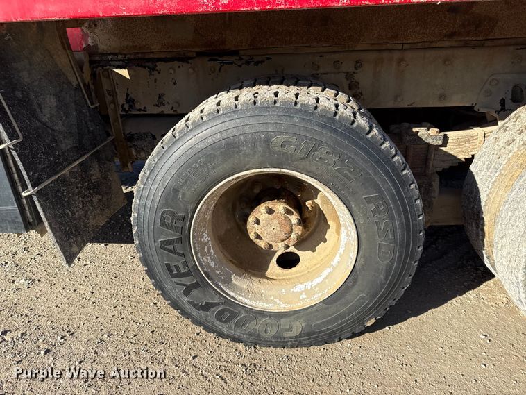 image for item EC4533 2007 Peterbilt 335 water truck