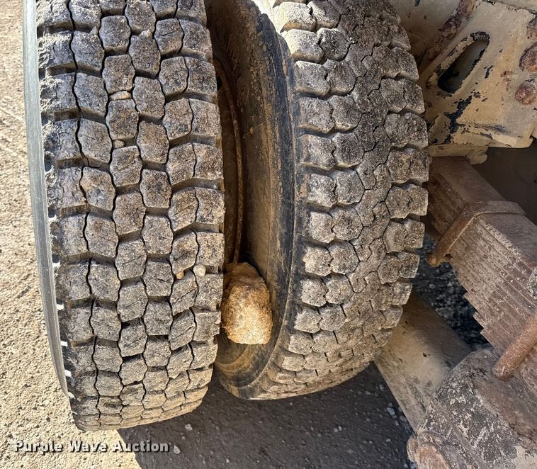 image for item EC4533 2007 Peterbilt 335 water truck