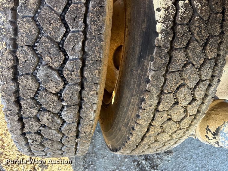 image for item EC4533 2007 Peterbilt 335 water truck