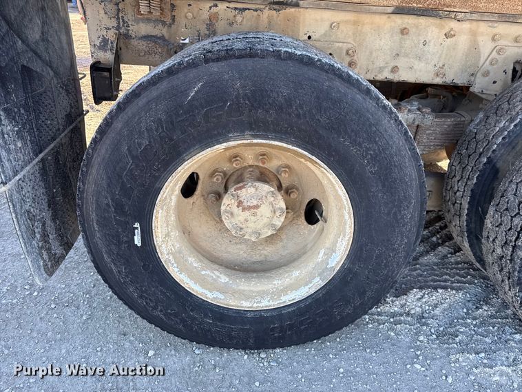 image for item EC4533 2007 Peterbilt 335 water truck