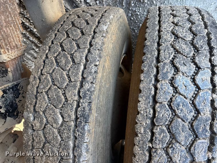 image for item EC4533 2007 Peterbilt 335 water truck