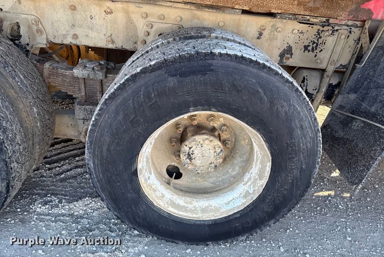 image for item EC4533 2007 Peterbilt 335 water truck