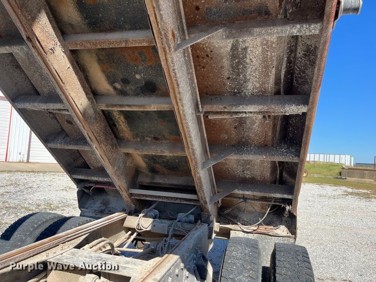 image for item ED2304 2000 International 4900 dump truck