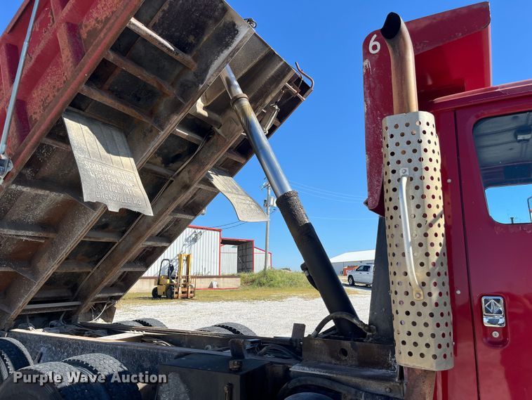 image for item ED2304 2000 International 4900 dump truck