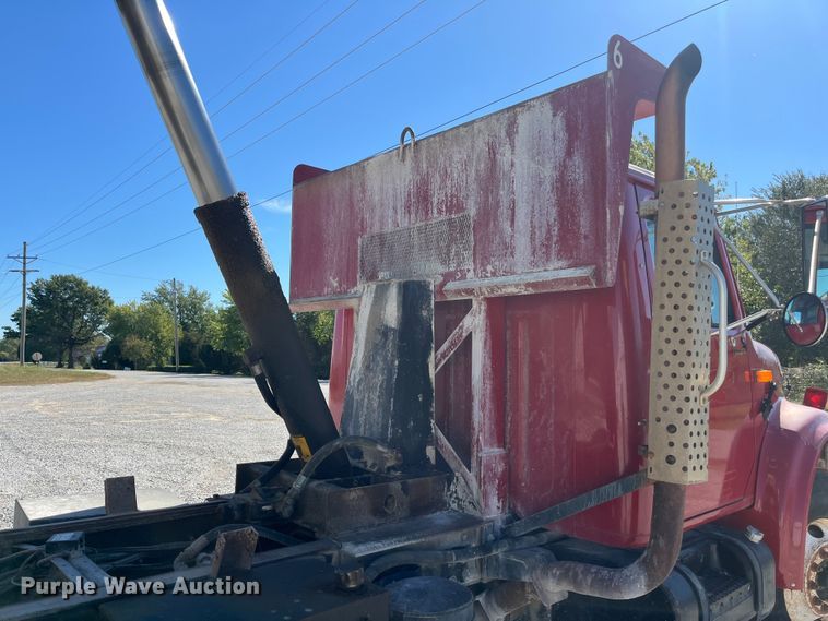 image for item ED2304 2000 International 4900 dump truck