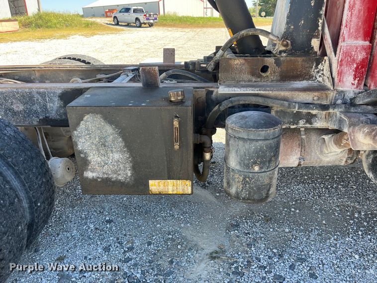 image for item ED2304 2000 International 4900 dump truck