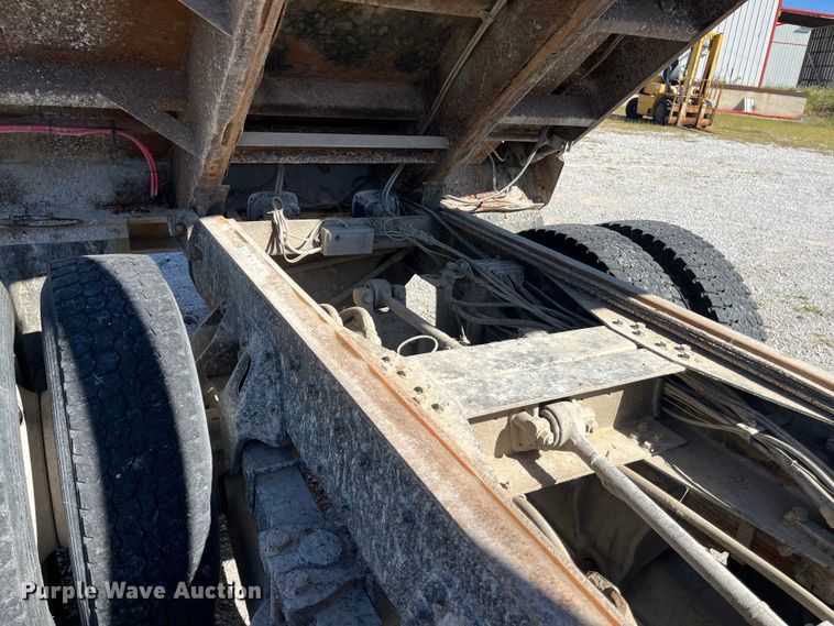 image for item ED2304 2000 International 4900 dump truck