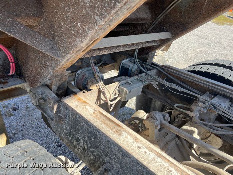 image for item ED2304 2000 International 4900 dump truck