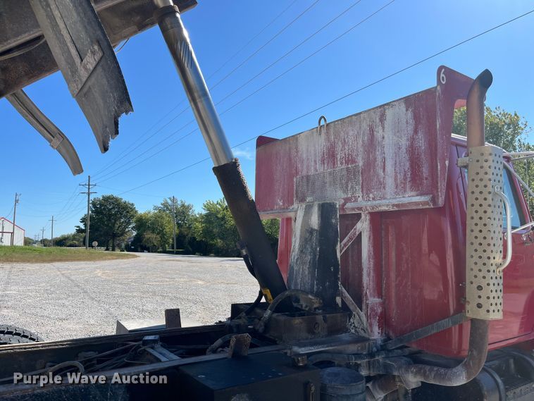 image for item ED2304 2000 International 4900 dump truck