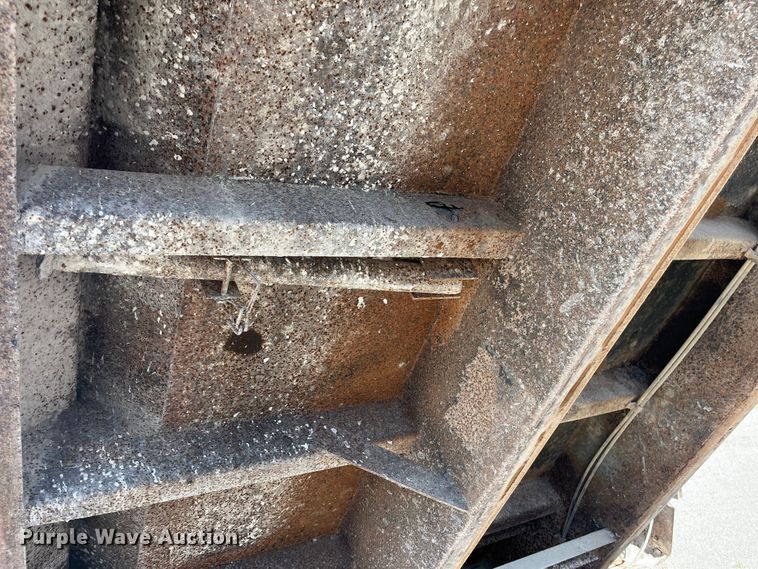 image for item ED2304 2000 International 4900 dump truck