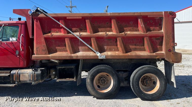 image for item ED2304 2000 International 4900 dump truck