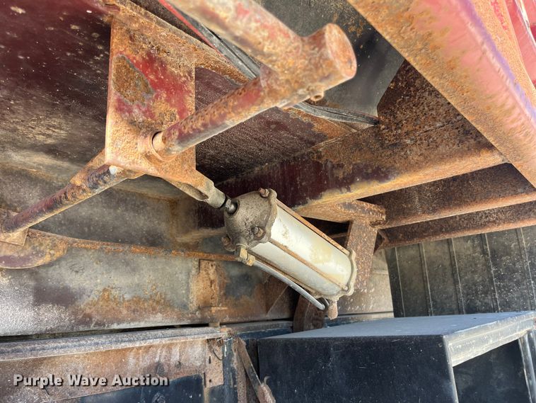 image for item ED2304 2000 International 4900 dump truck